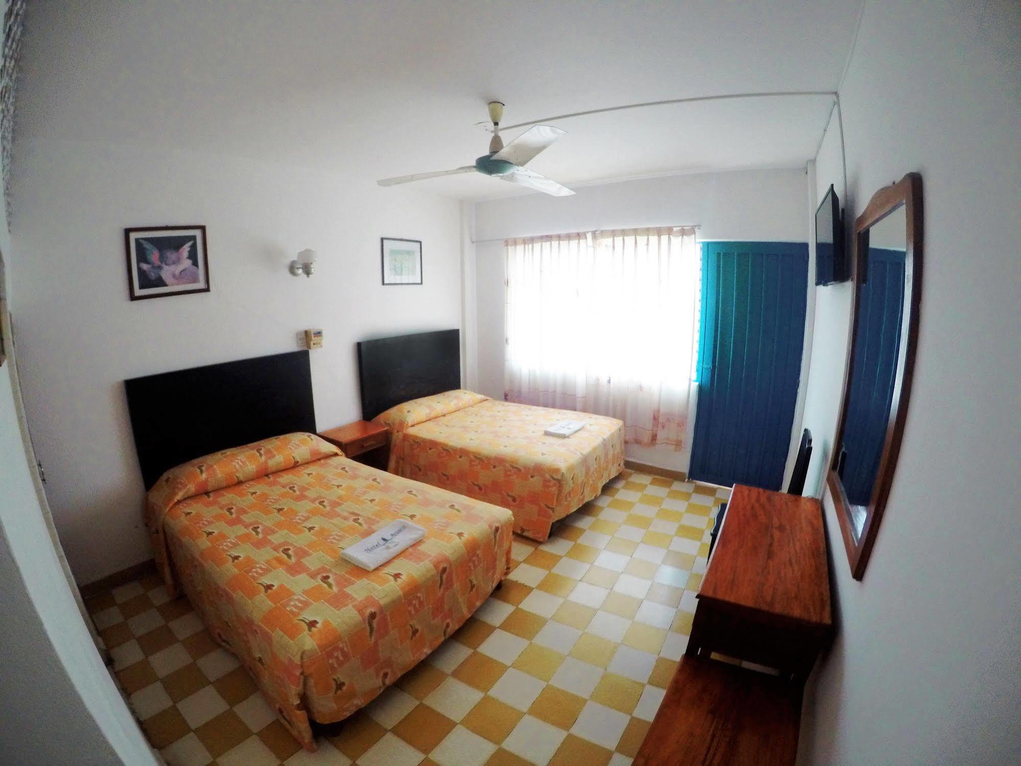 Hotel Acuario Catemaco Kültér fotó